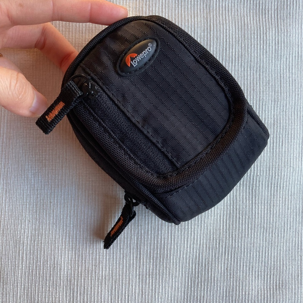 Lowepro Ridge 10 Small Camera Case - Picture 6 of 6